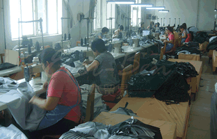 China PU rainwear manufacturer workshop